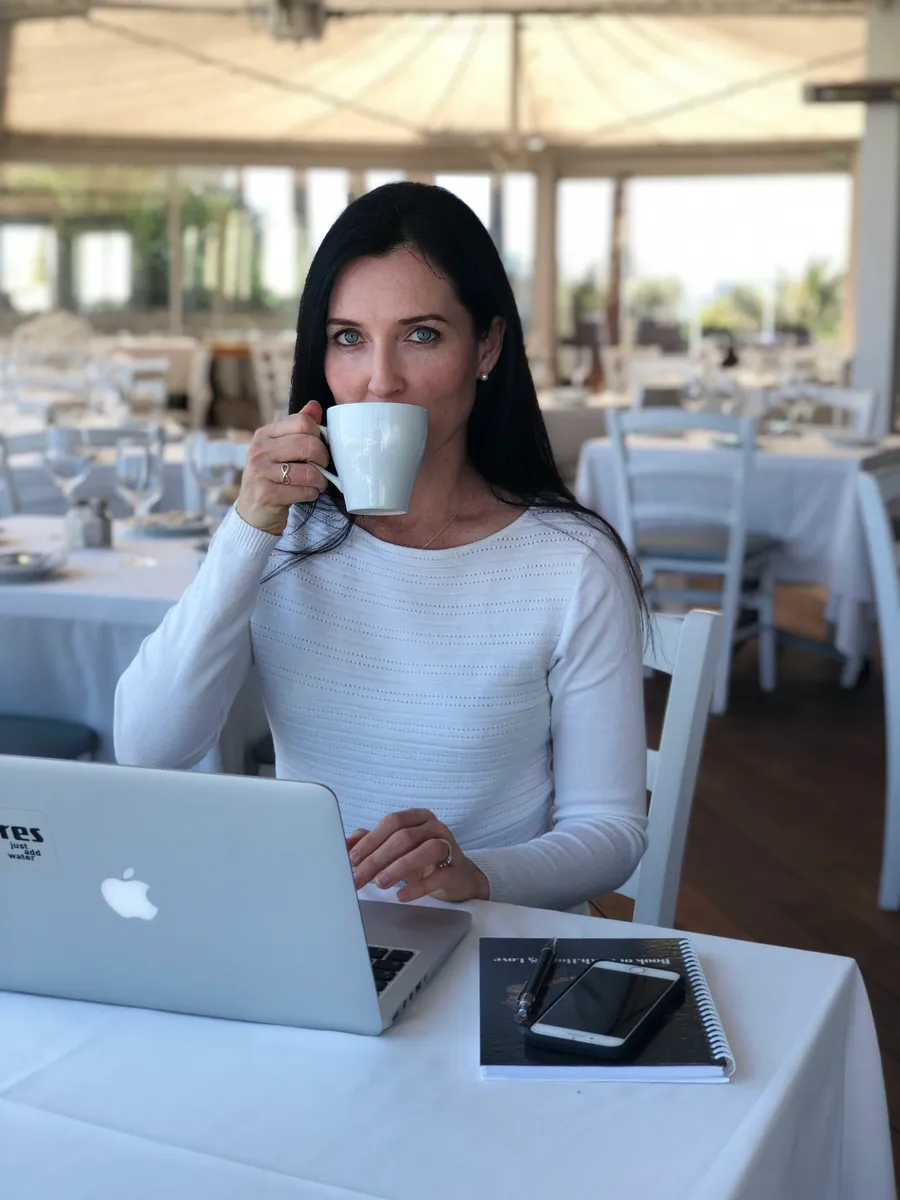 Sandi Jane working at a café